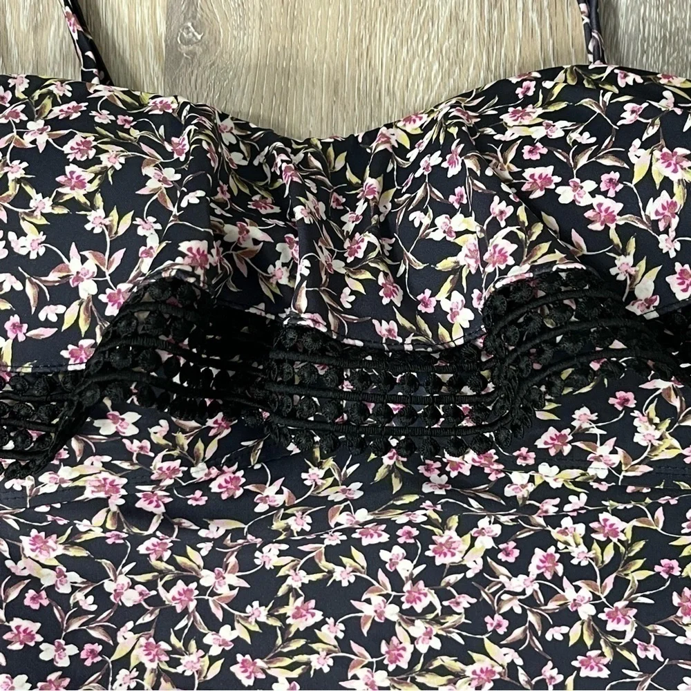 Kona Sol floral ruffle top swimsuit. Convertible removable straps, large.